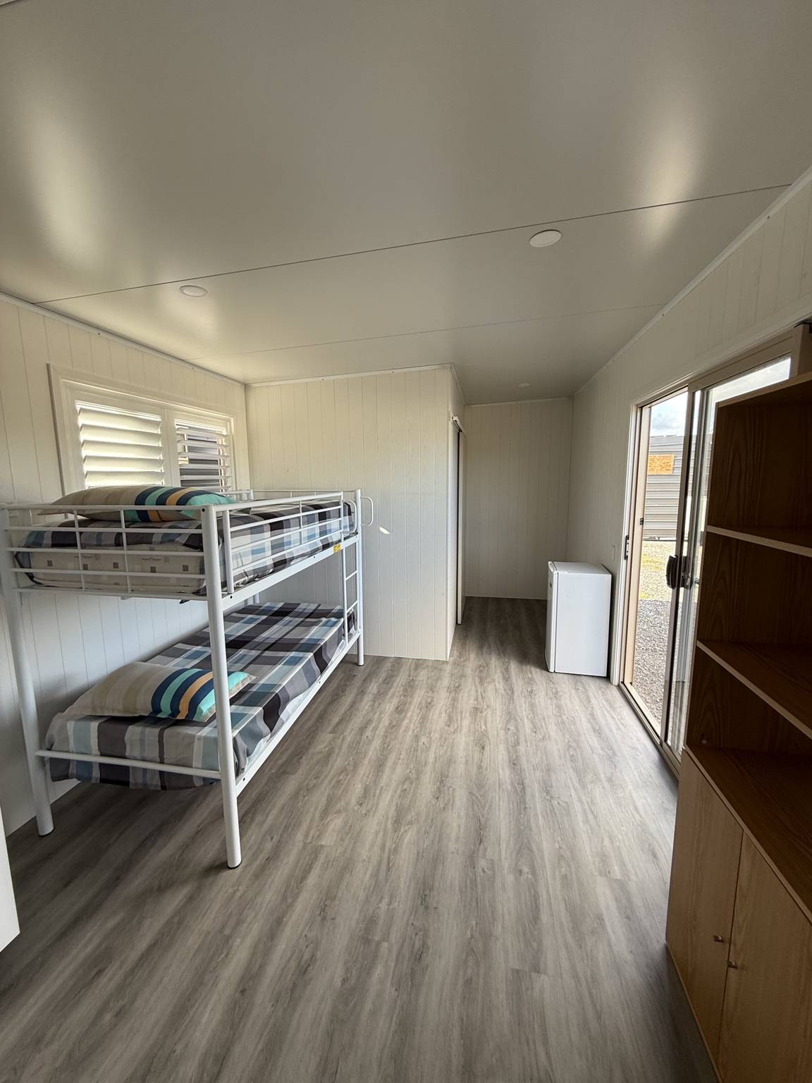 Four-person portable accommodation room interior